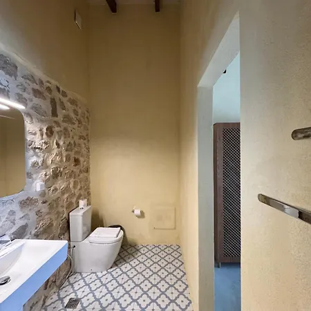 Kalesma Himara